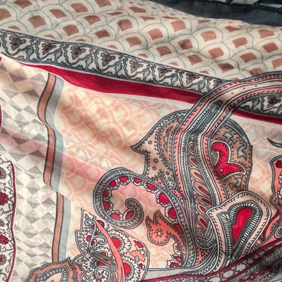 Vintage Bohemian Fringe Shawl — Paisley & Geometric Fusion (130 × 130 cm) - Picture 6 of 16